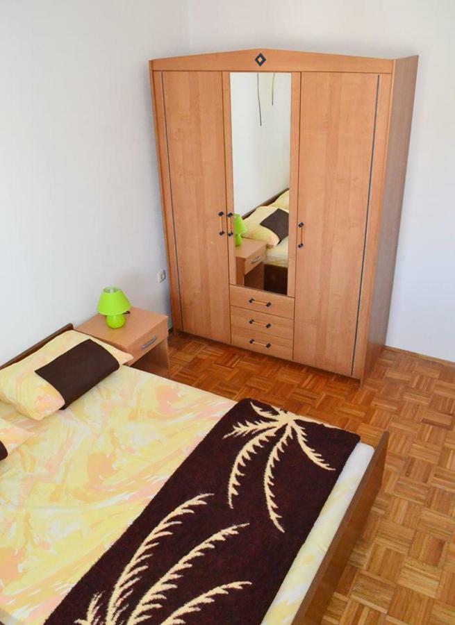Apartman Rosa Pirovac Exterior photo
